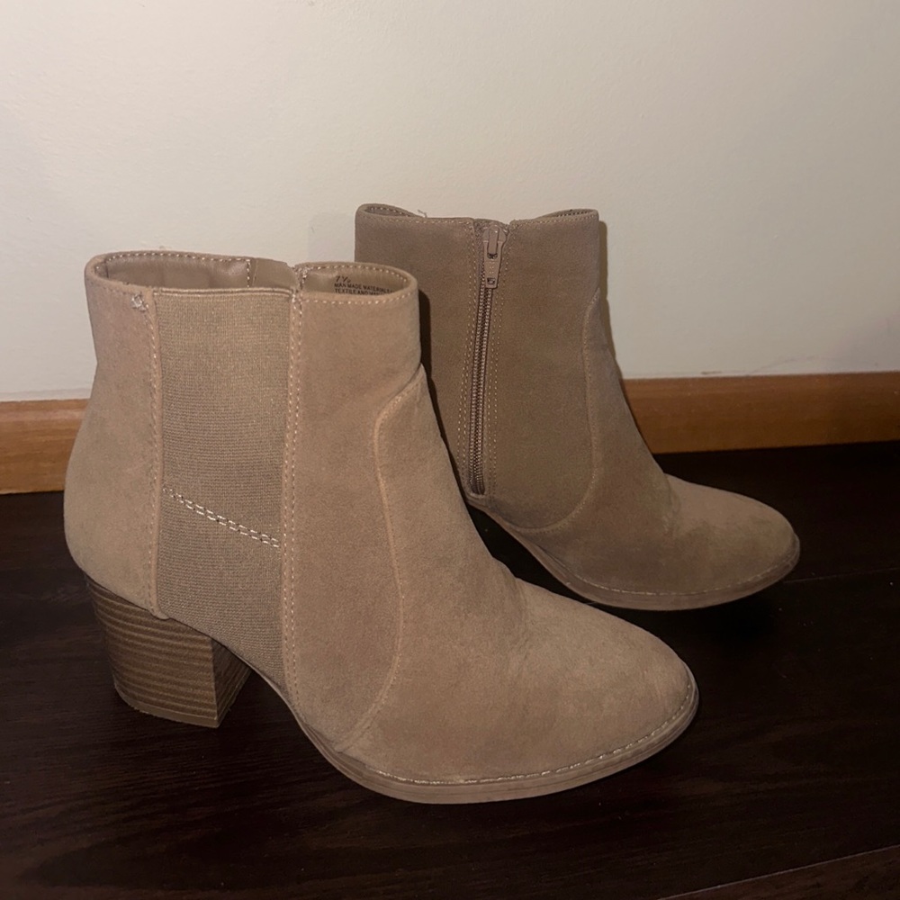 American Eagle Tan Booties